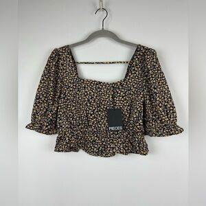 NWT Pieces Pcmella Cropped Flounce Square Neck Top, Size L